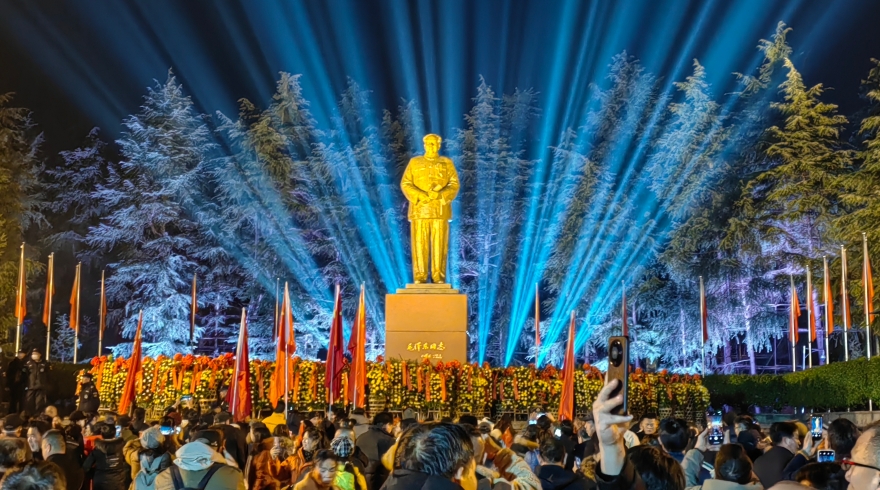 紀(jì)念偉人毛澤東誕辰131周年——奧吉娜集團韶山?jīng)_祭拜